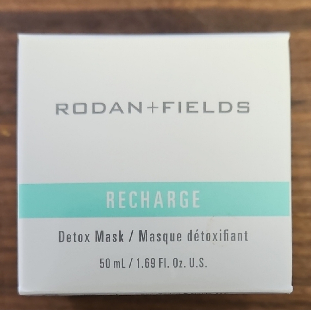 Rodan + Fields Recharge Detox Mask - White & Teal Accent
